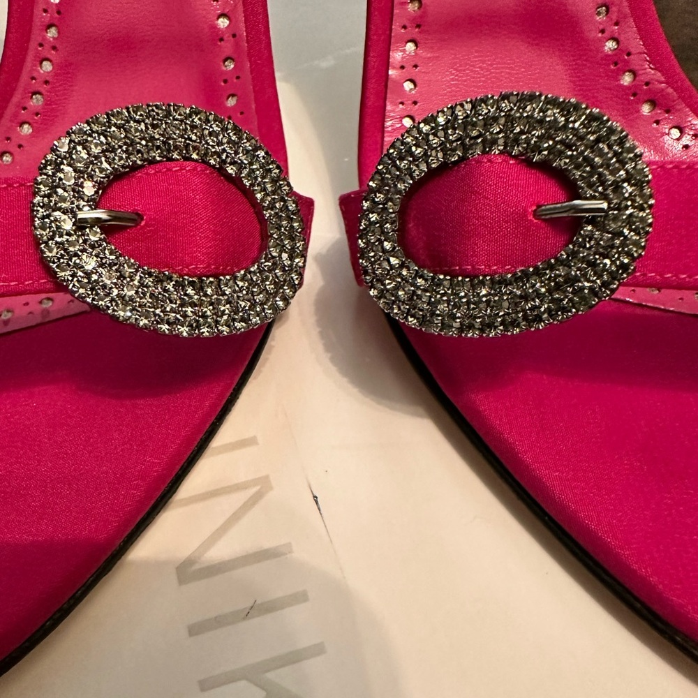 Manolo Blanik Selunga fuschia pumps - Picture 3 of 6